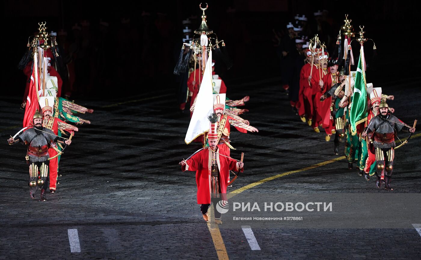 Церемония открытия X Международного военно-музыкального фестиваля "Спасская башня"