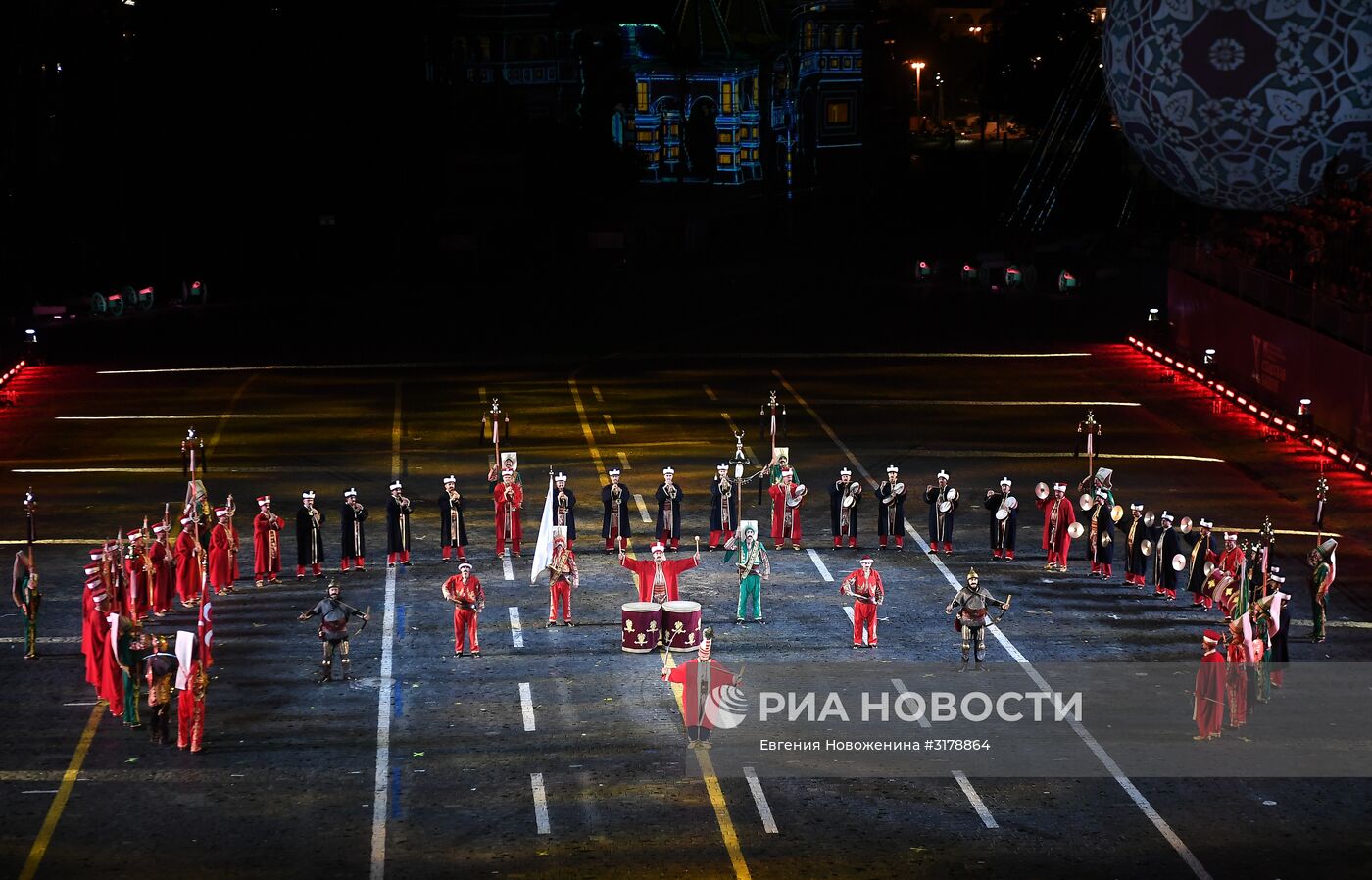 Церемония открытия X Международного военно-музыкального фестиваля "Спасская башня"