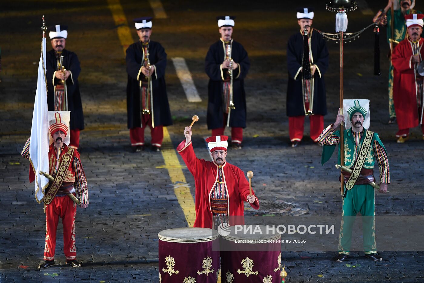 Церемония открытия X Международного военно-музыкального фестиваля "Спасская башня"