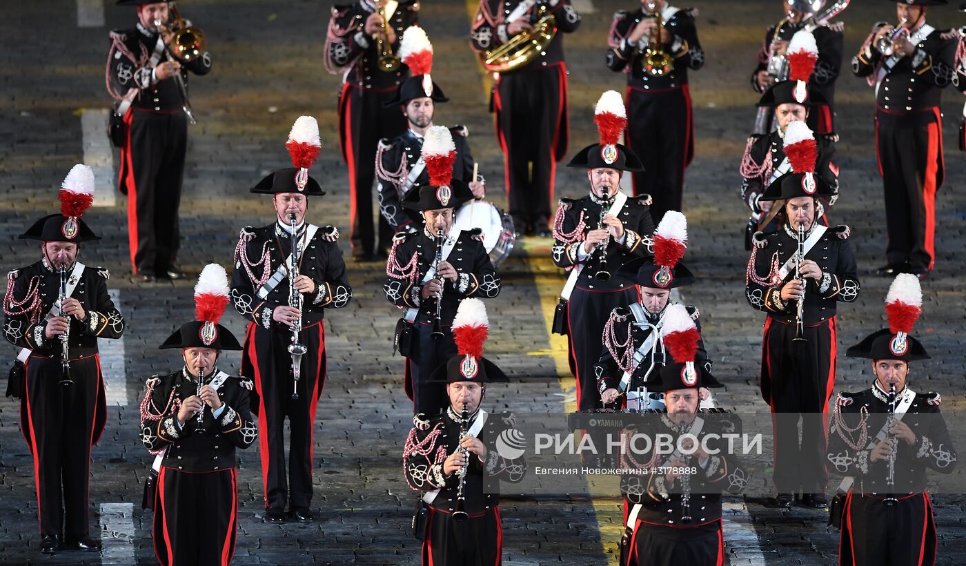 Церемония открытия X Международного военно-музыкального фестиваля "Спасская башня"