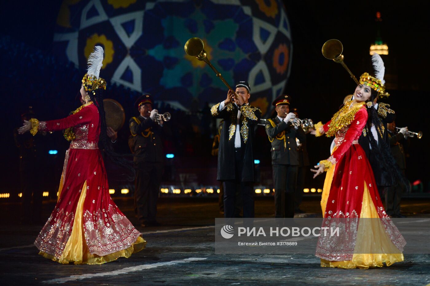 Церемония открытия X Международного военно-музыкального фестиваля "Спасская башня"