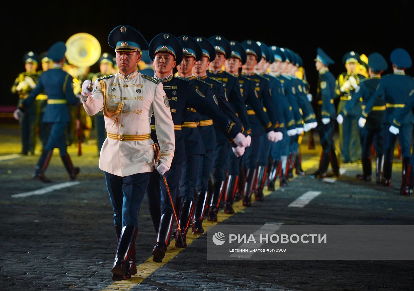 Церемония открытия X Международного военно-музыкального фестиваля "Спасская башня"