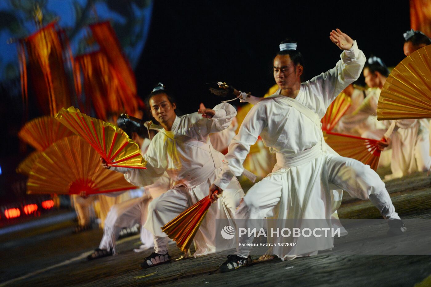 Церемония открытия X Международного военно-музыкального фестиваля "Спасская башня"