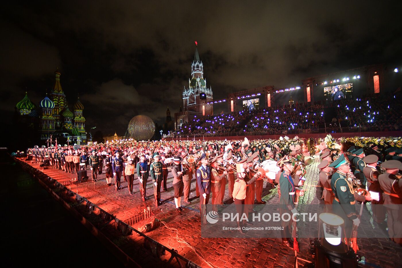 Церемония открытия X Международного военно-музыкального фестиваля "Спасская башня"