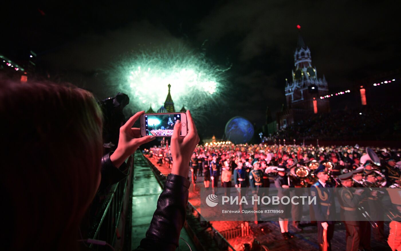 Церемония открытия X Международного военно-музыкального фестиваля "Спасская башня"