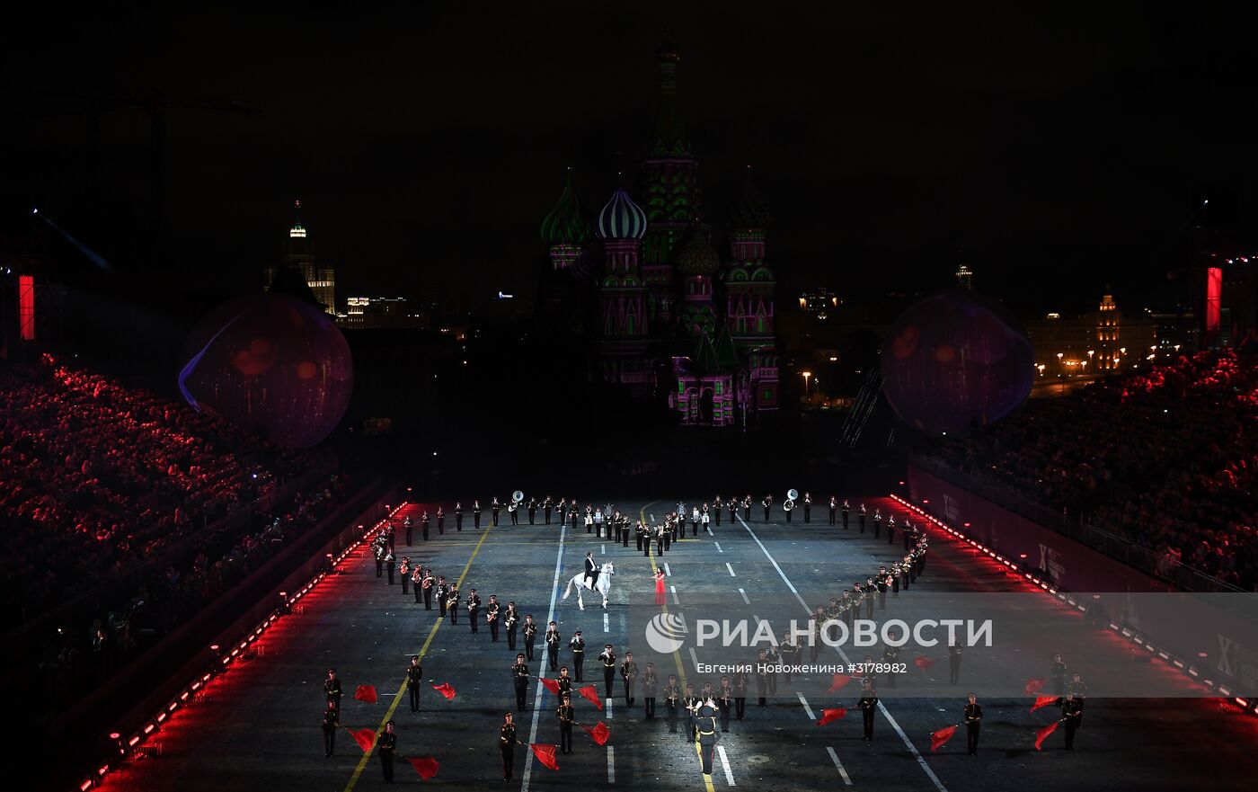 Церемония открытия X Международного военно-музыкального фестиваля "Спасская башня"