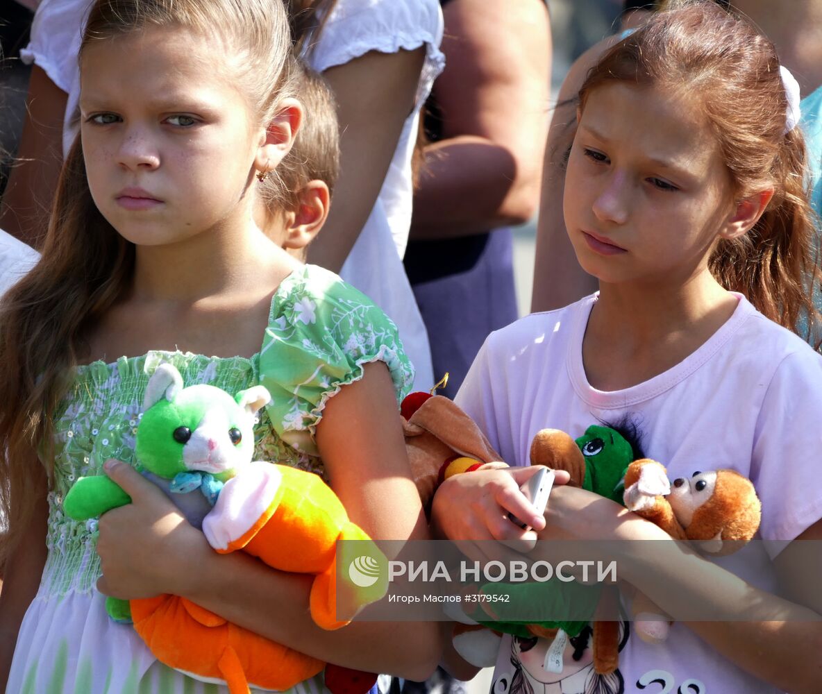 Акция в Донецке в память о детях, погибших в ходе конфликта на юго-востоке Украины