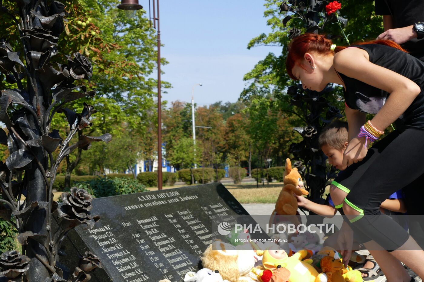 Акция в Донецке в память о детях, погибших в ходе конфликта на юго-востоке Украины