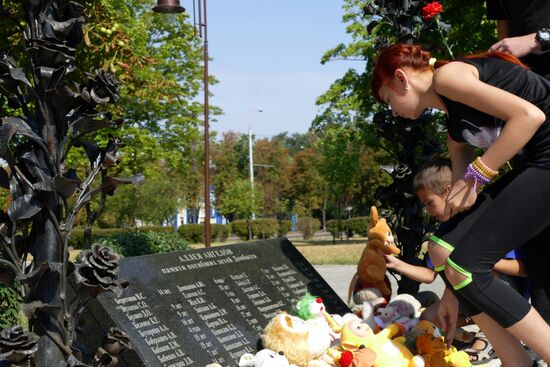 Акция в Донецке в память о детях, погибших в ходе конфликта на юго-востоке Украины