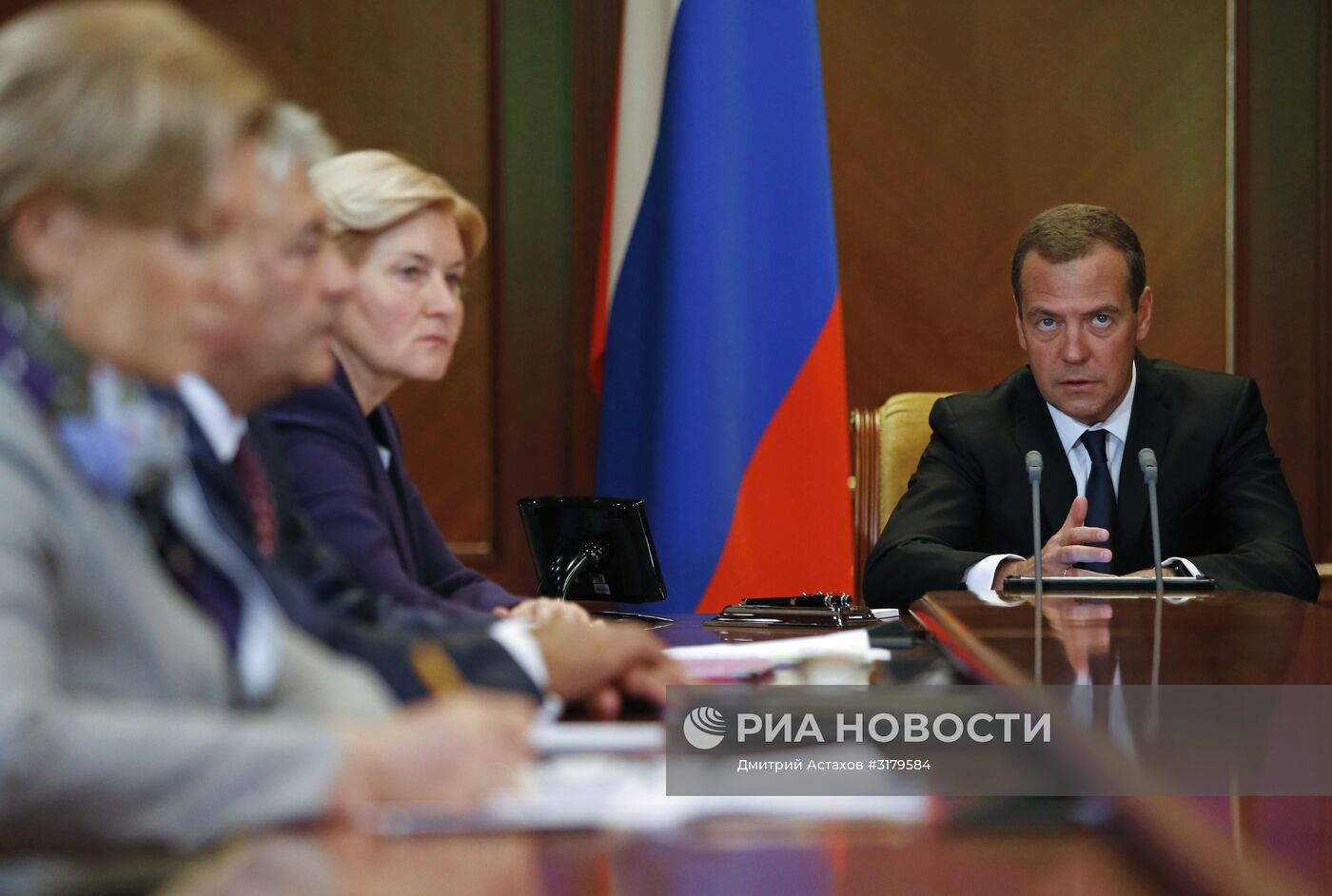 Премьер-министр РФ Д. Медведев провел селекторное совещание о готовности системы образования к началу учебного года