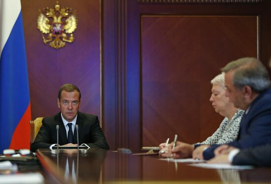 Премьер-министр РФ Д. Медведев провел селекторное совещание о готовности системы образования к началу учебного года