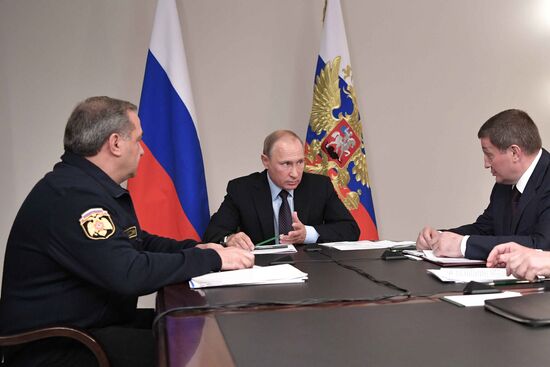 Президент РФ В. Путин провел совещание в Анапе