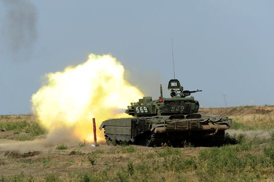 Учения танковых подразделений в Ростовской области