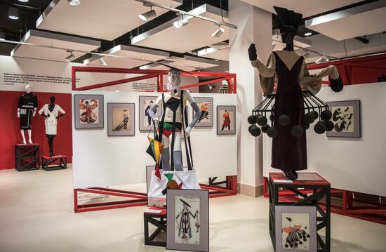 Международная выставка "Мода – народу! От конструктивизма к дизайну"