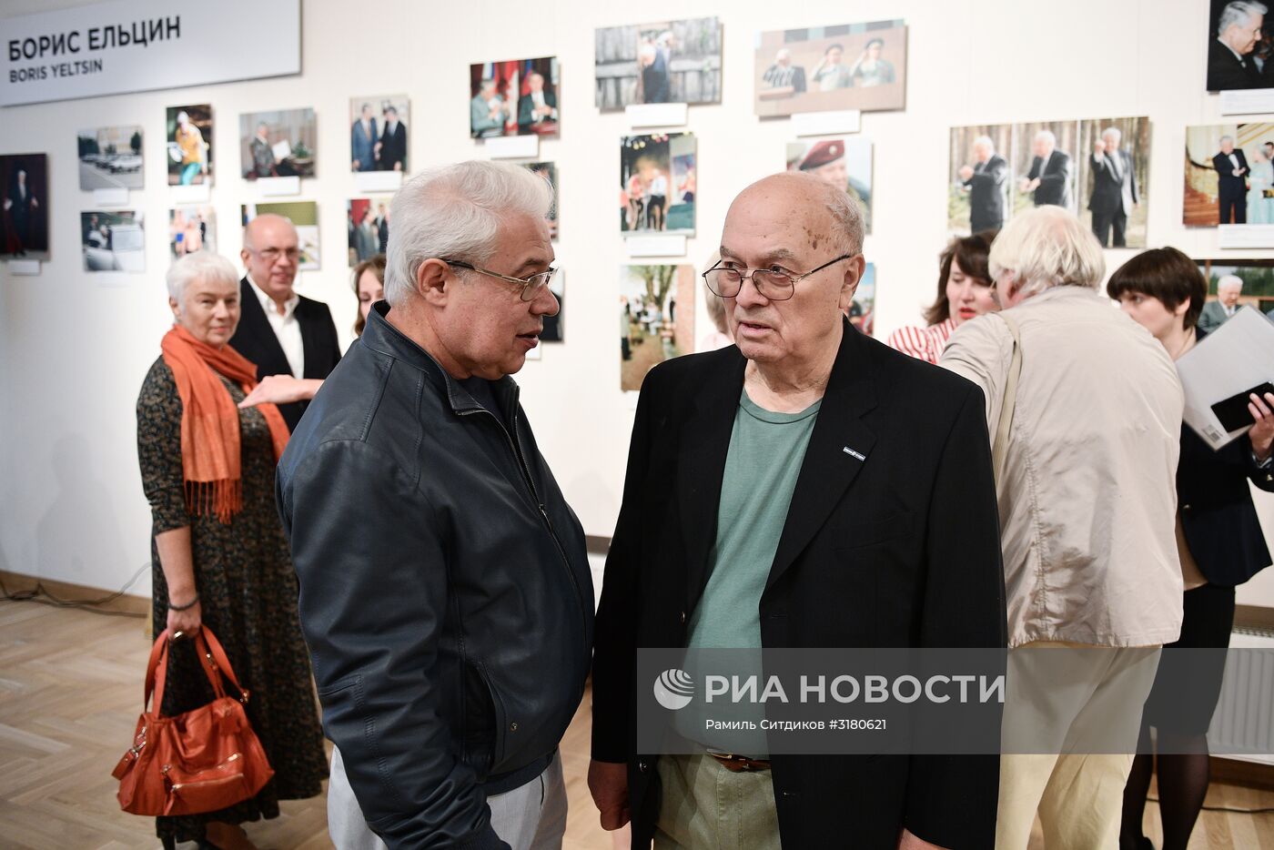 Персональная выставка фотографа Дмитрия Донского "Я снимал параллельные миры"