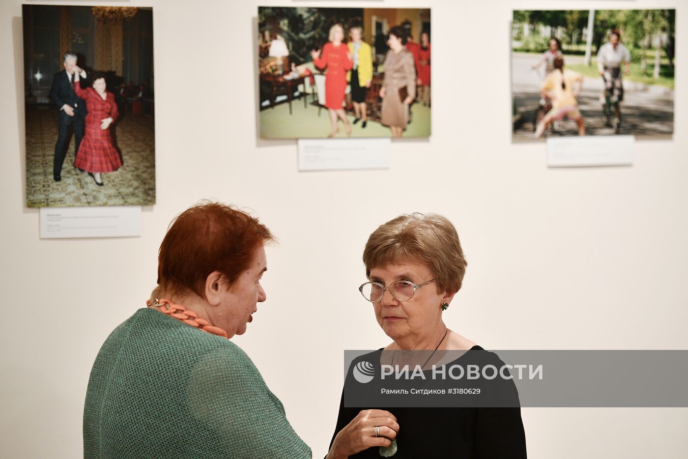 Персональная выставка фотографа Дмитрия Донского "Я снимал параллельные миры"
