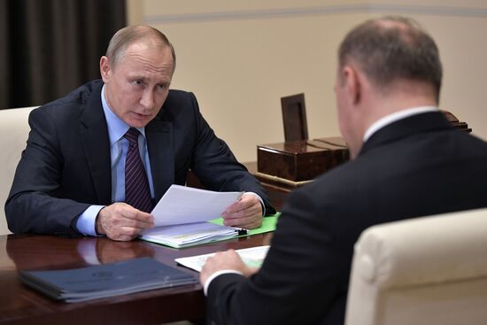 Рабочая встреча президента РФ В. Путина с врио главы Адыгеи М. Кумпиловым