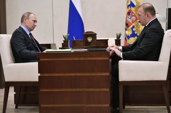 Рабочая встреча президента РФ В. Путина с врио главы Адыгеи М. Кумпиловым
