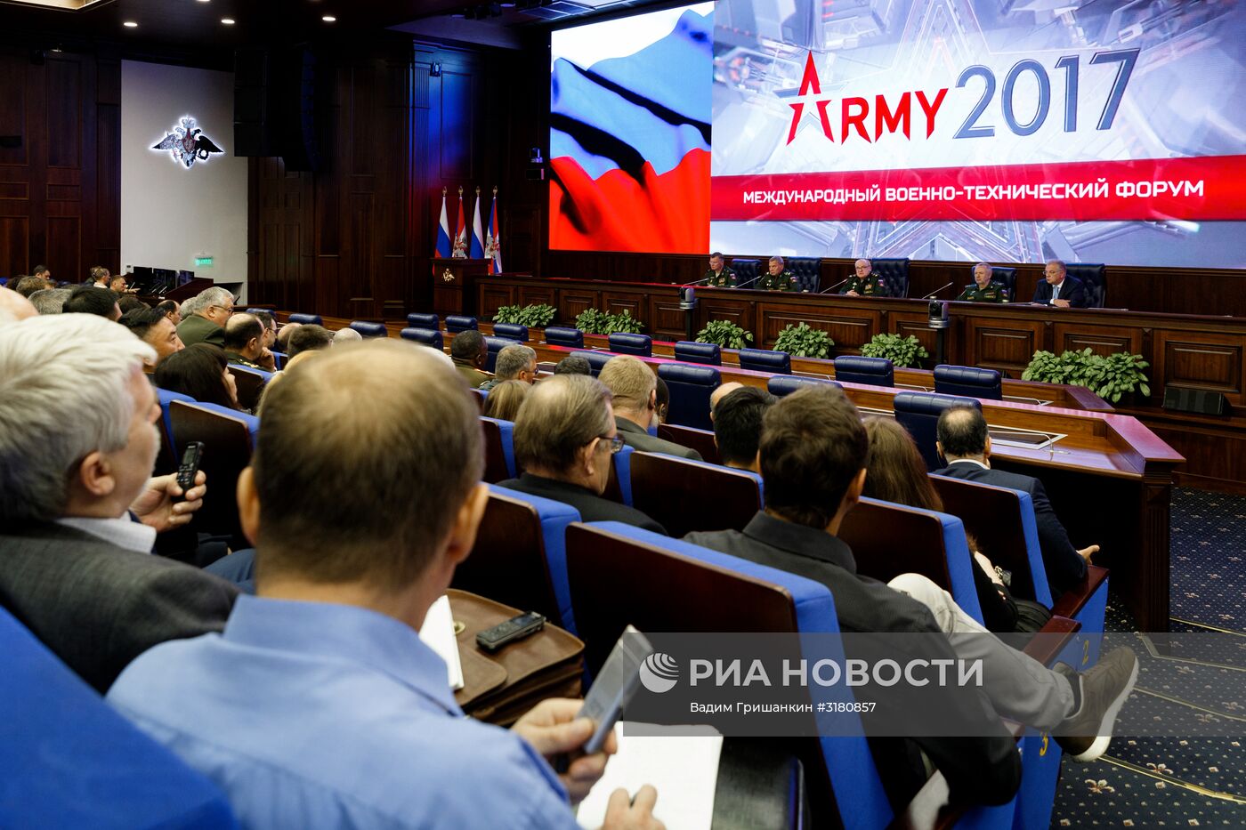 Пресс-конференция по итогам форума "Армия-2017" в Минобороны РФ