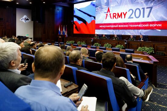 Пресс-конференция по итогам форума "Армия-2017" в Минобороны РФ