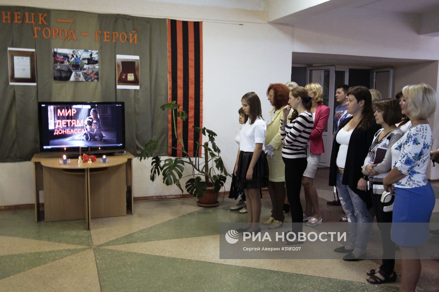 Траурные мероприятия в Донецке в память о погибших в ходе конфликта на юго-востоке Украины детях