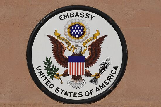 Посольство США в Москве возобновило выдачу виз