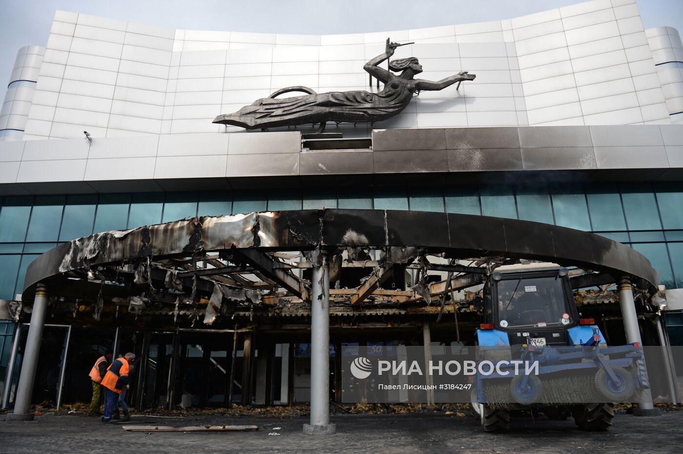 Последствия пожара в киноконцертном театре "Космос" в Екатеринбурге