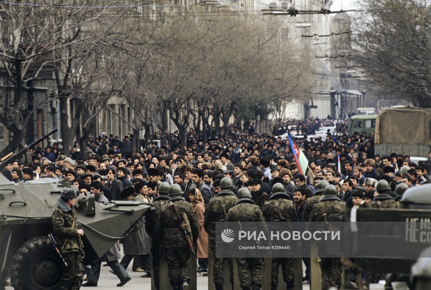 Введение чрезвычайного положения и ввод войск в Баку