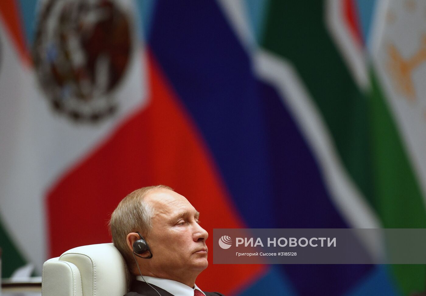 Президент РФ В. Путин на саммите лидеров БРИКС. День второй