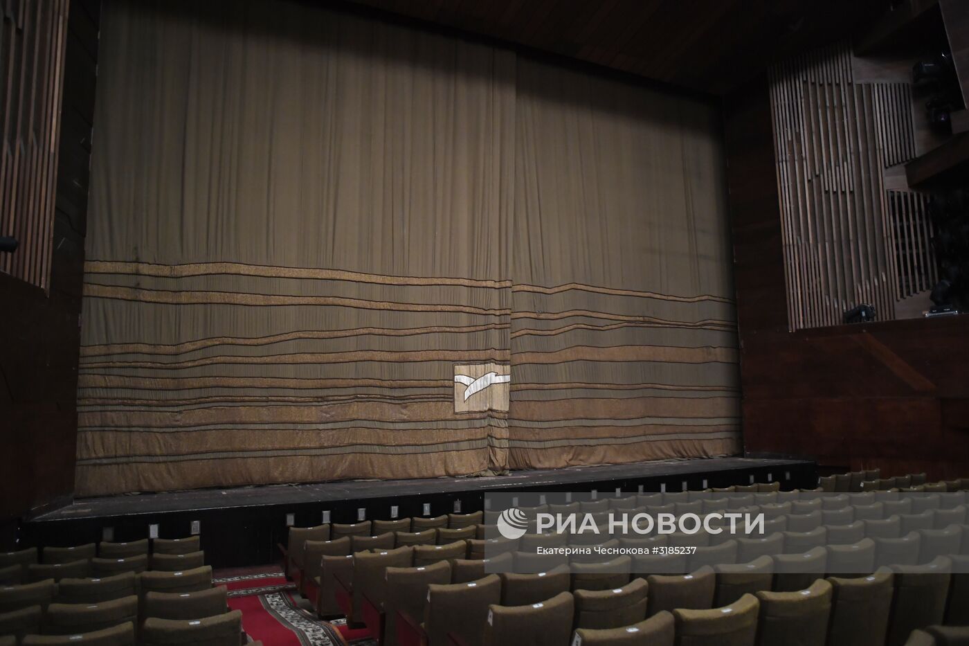 Сбор труппы МХАТ им. Горького