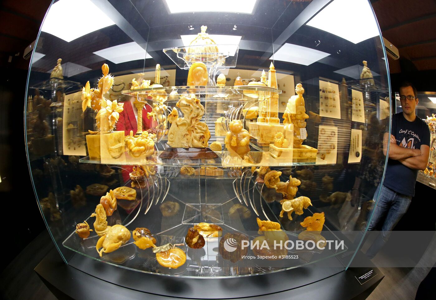 Открытие демонстрационного выставочного зала янтарного комбината "Янтарная палата"