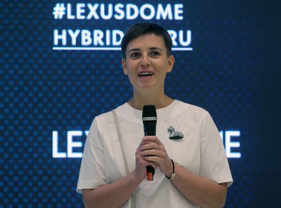 Открытие восьмого сезона выставки Lexus Hybrid Art