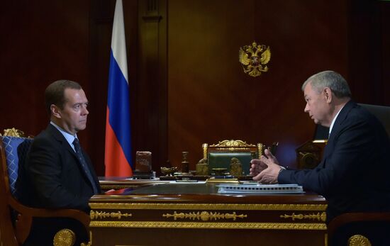 Рабочая встреча премьер-министра РФ Д. Медведева с губернатором Калужской области А. Артамоновым