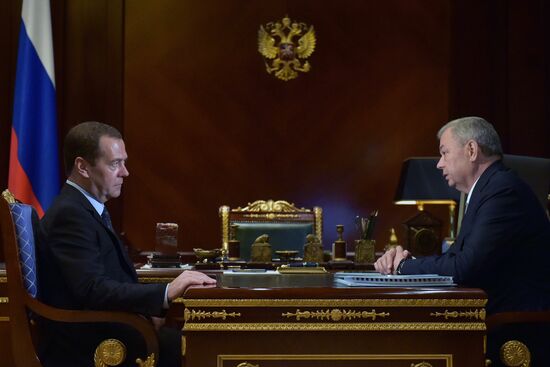 Рабочая встреча премьер-министра РФ Д. Медведева с губернатором Калужской области А. Артамоновым