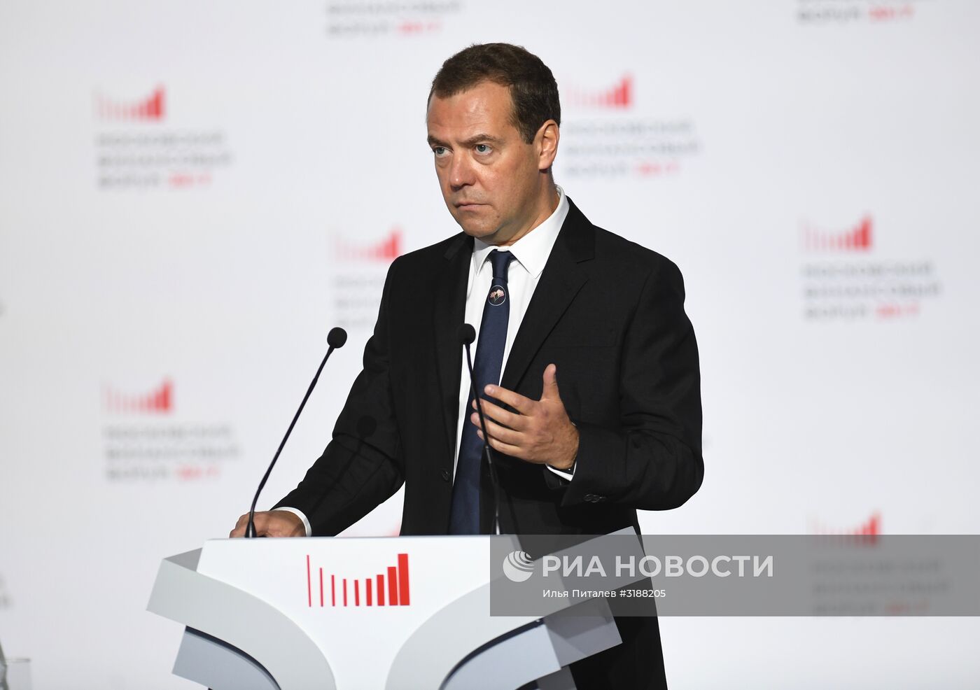 Премьер-министр РФ Д. Медведев принял участие в работе II Московского финансового форума