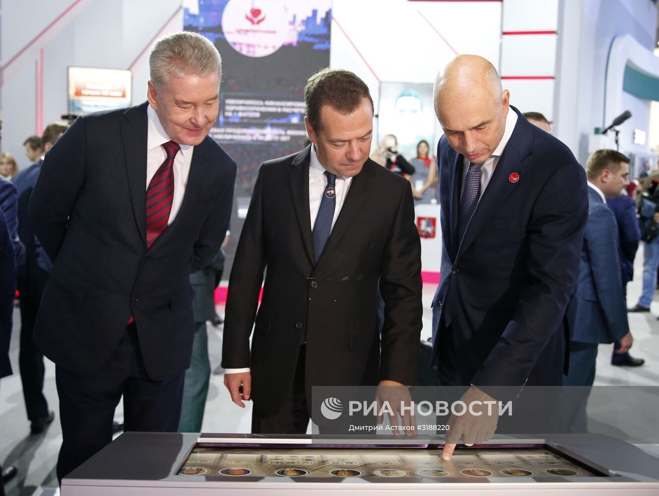 Премьер-министр РФ Д. Медведев принял участие в работе II Московского финансового форума