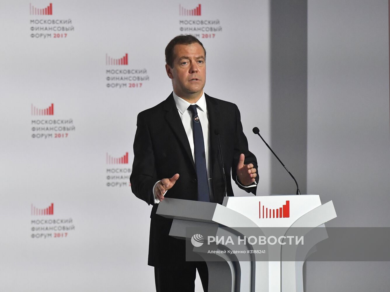 Премьер-министр РФ Д. Медведев принял участие в работе II Московского финансового форума