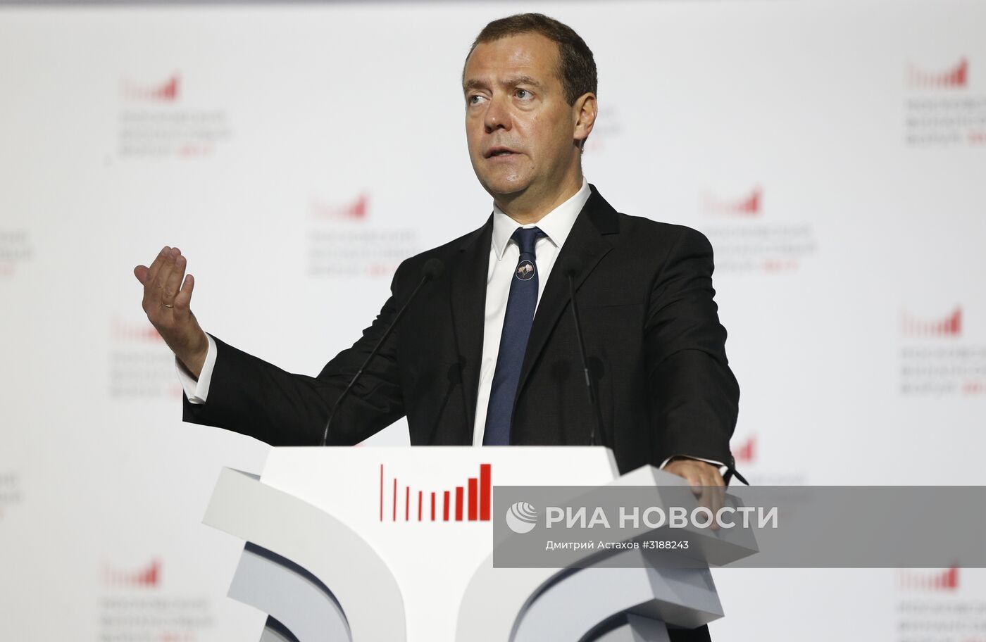 Премьер-министр РФ Д. Медведев принял участие в работе II Московского финансового форума
