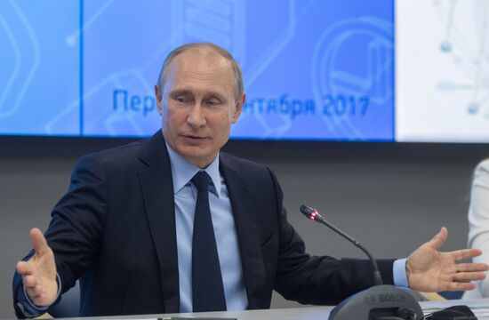 Рабочая поездка президента РФ В. Путина в Пермь