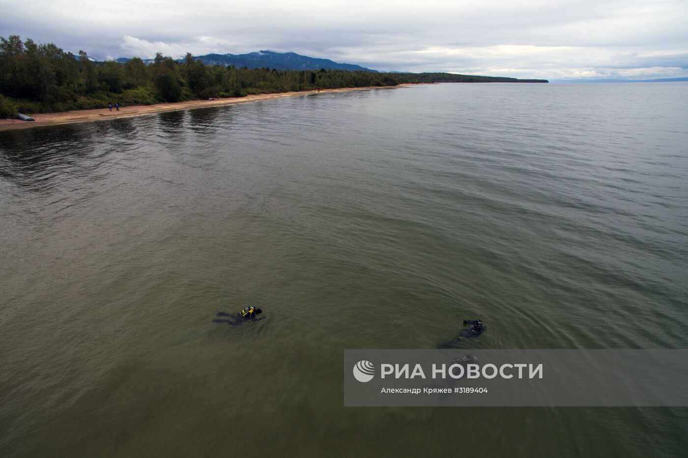 Акция по уборке берега и акватории озера Байкал от мусора