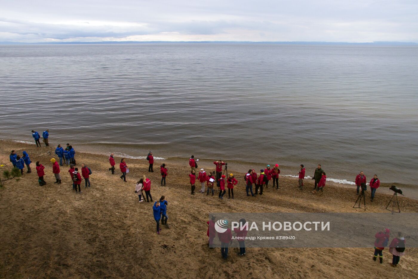 Акция по уборке берега и акватории озера Байкал от мусора