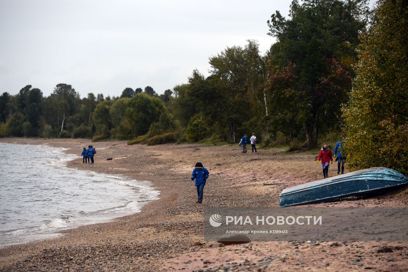 Акция по уборке берега и акватории озера Байкал от мусора