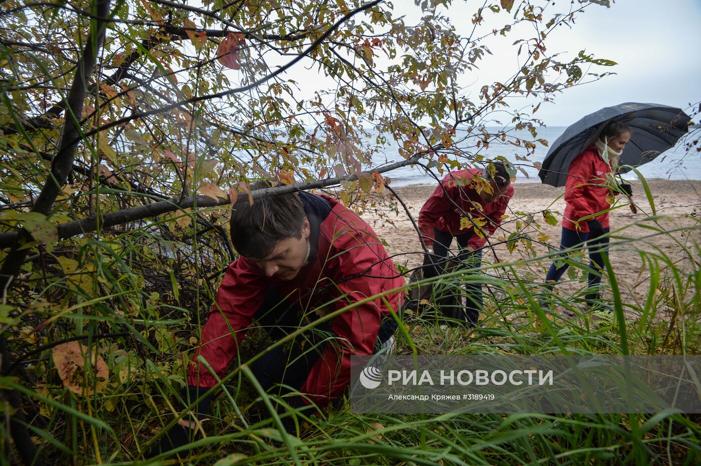 Акция по уборке берега и акватории озера Байкал от мусора