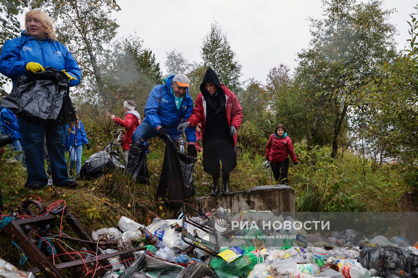 Акция по уборке берега и акватории озера Байкал от мусора