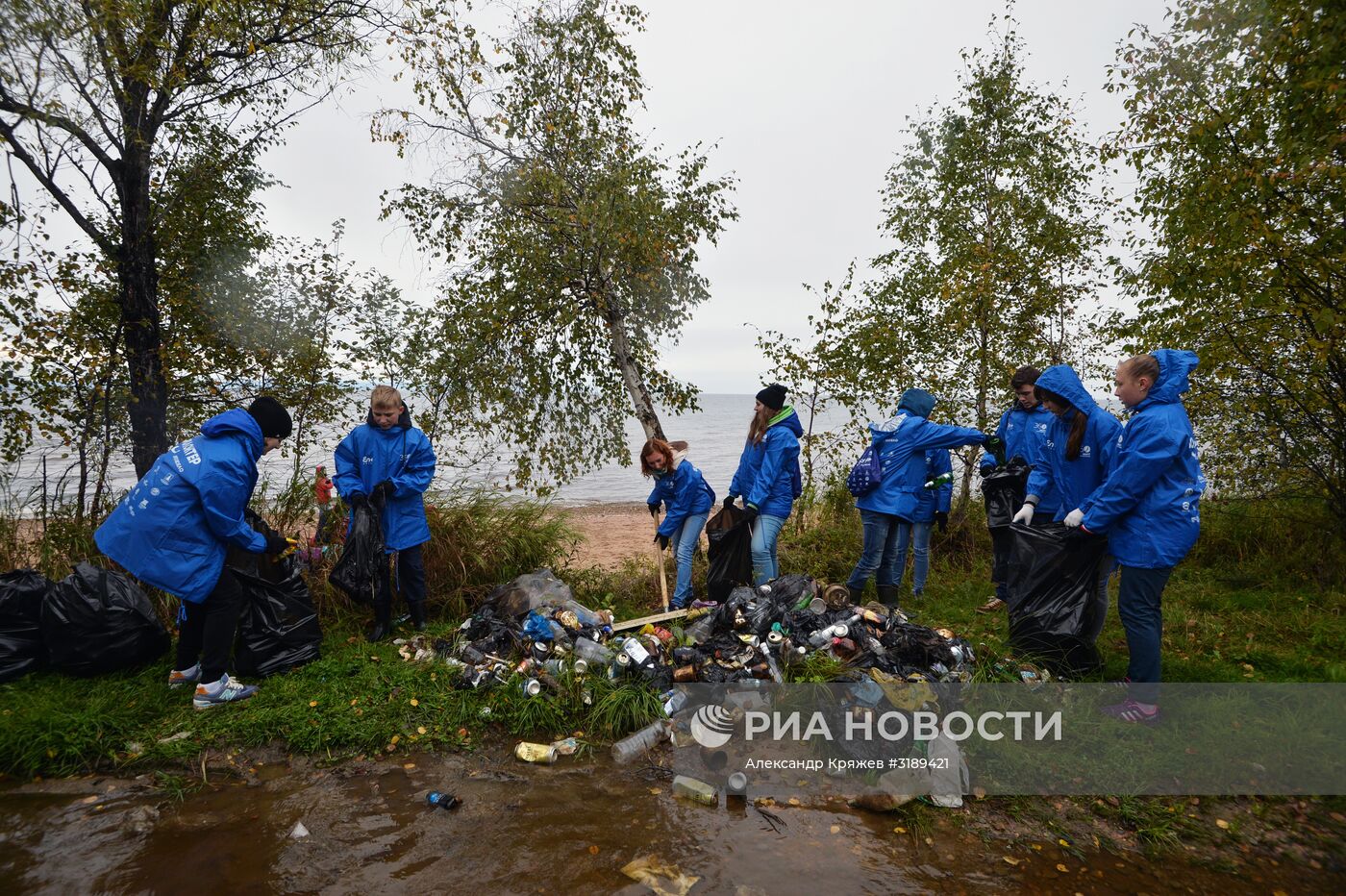 Акция по уборке берега и акватории озера Байкал от мусора