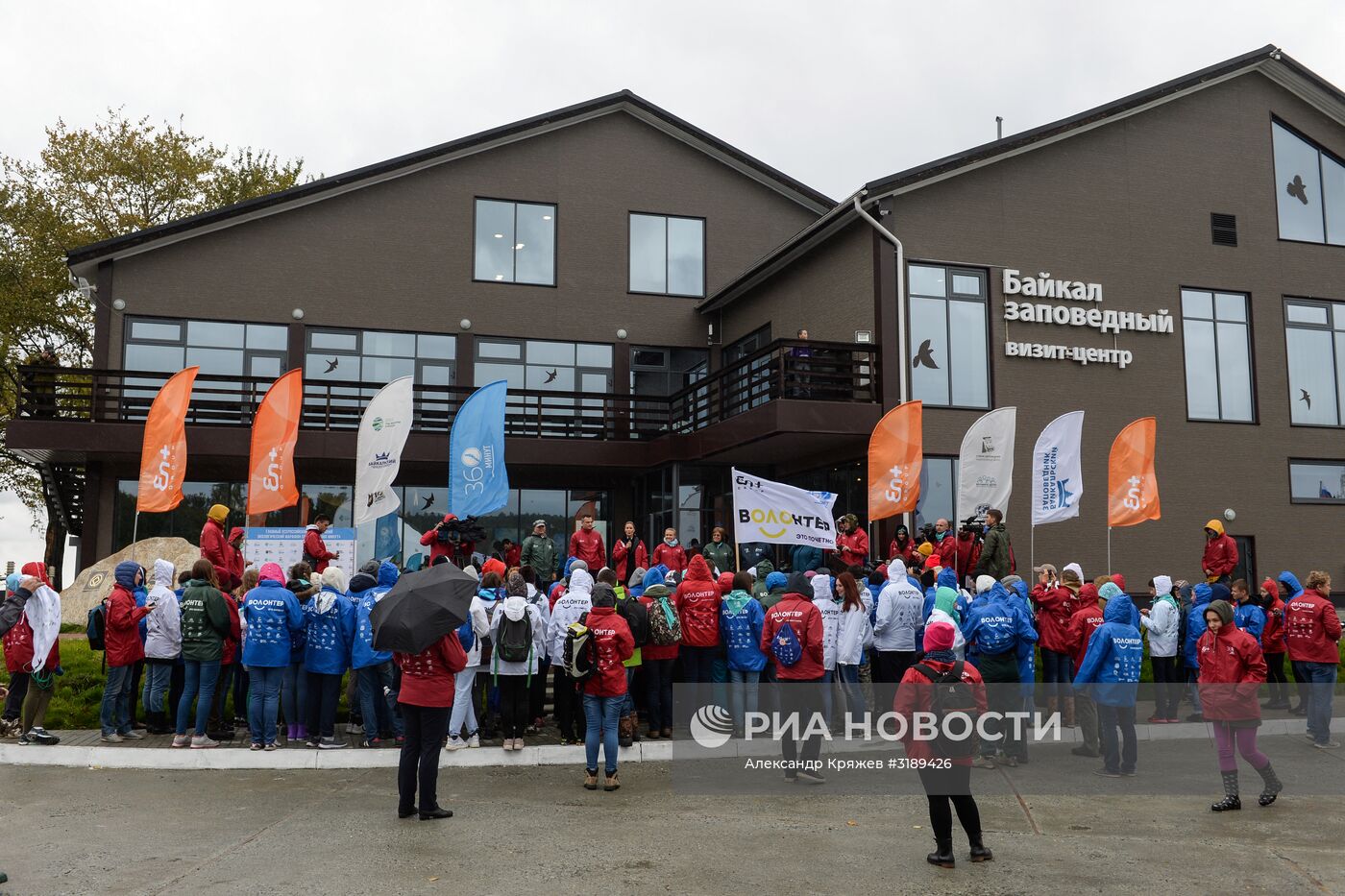 Акция по уборке берега и акватории озера Байкал от мусора