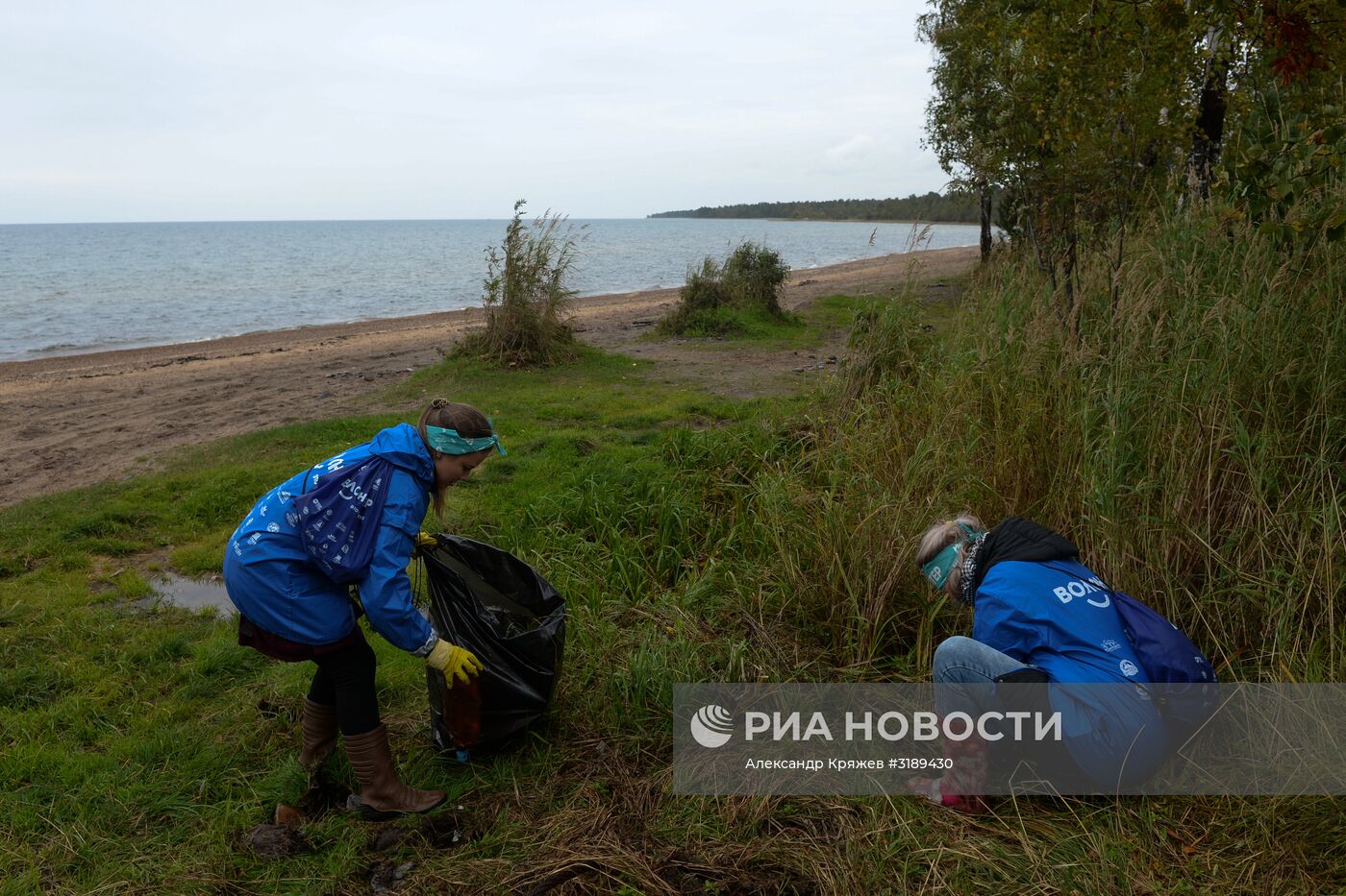 Акция по уборке берега и акватории озера Байкал от мусора