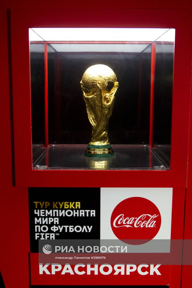 Кубок ЧМ-2018 по футболу представили в Красноярске