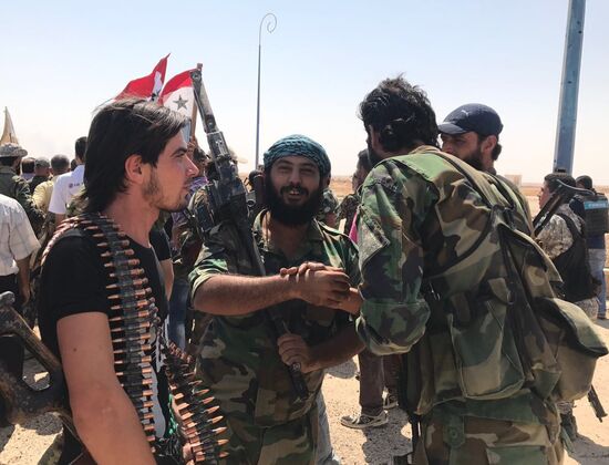 Сирийские войска прорвали кольцо окружения на главном южном въезде в Дейр-эз-Зор