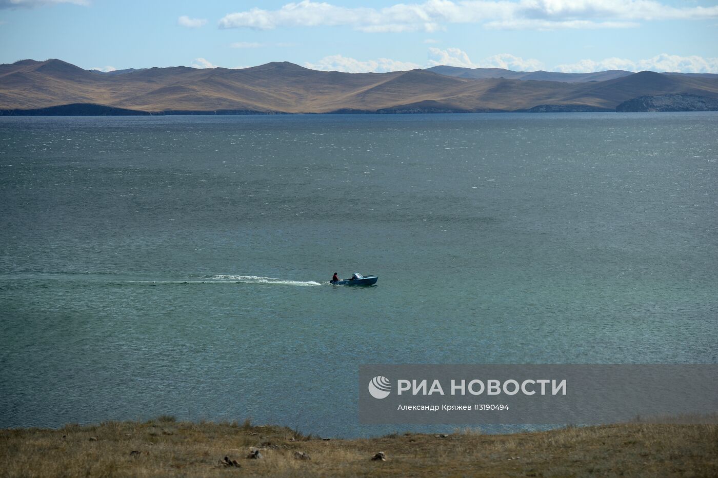 Акция по уборке берега и акватории озера Байкал от мусора